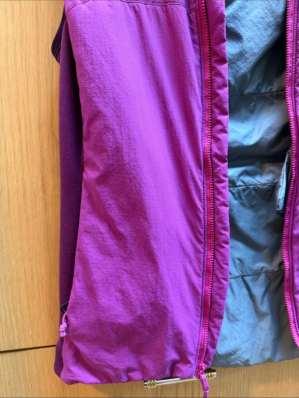 Arc'teryx Magenta/Purple Women's Active Shell Vest - Picture 6 of 12